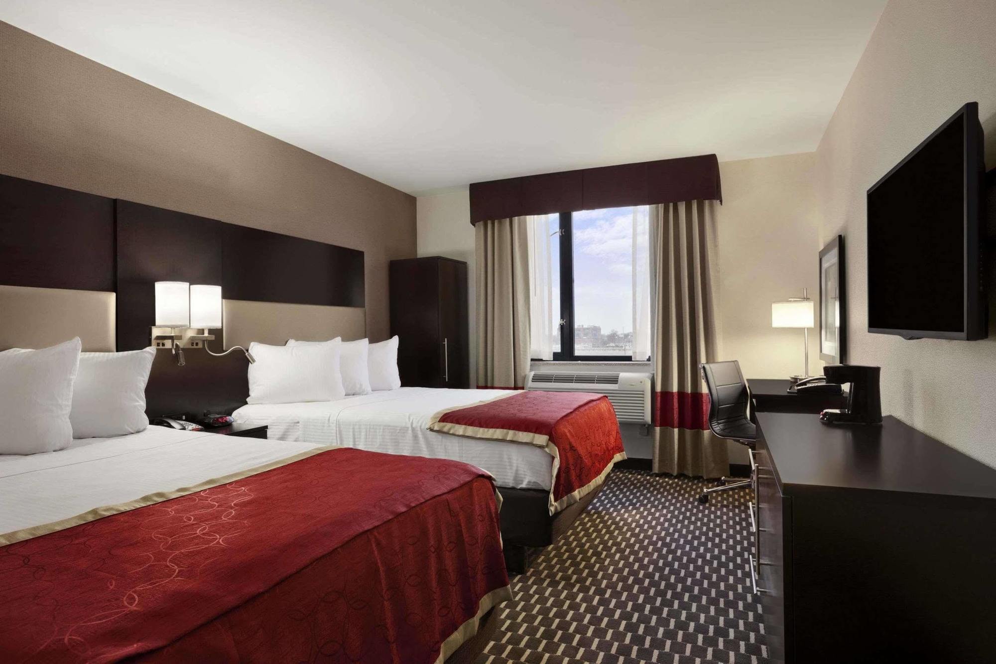 Howard Johnson By Wyndham Jamaica Ny Near Airtrain Jfk Nova York Exterior foto